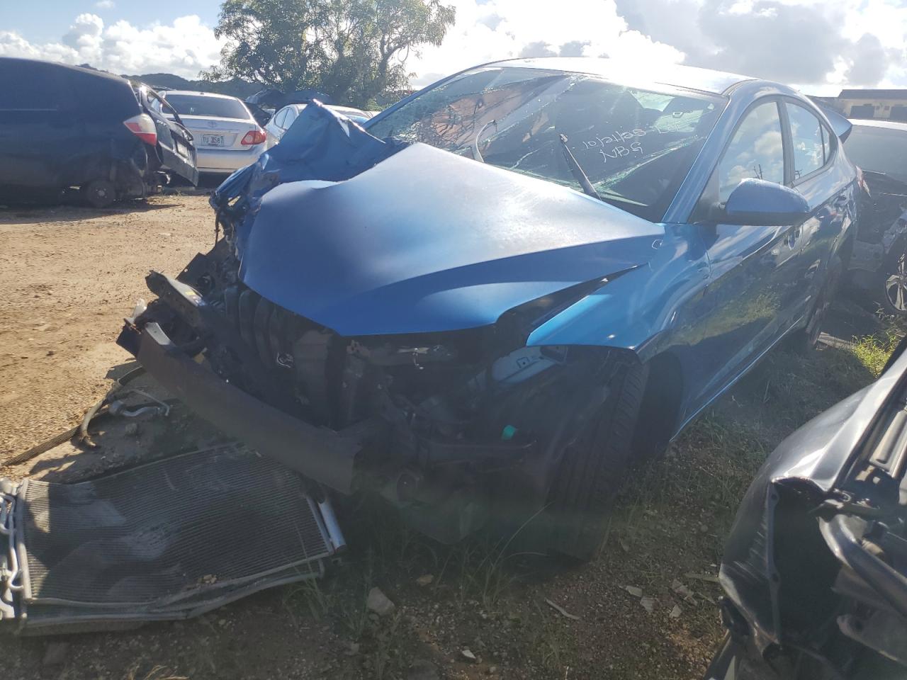 Salvage Hyundai ELANTRA Image