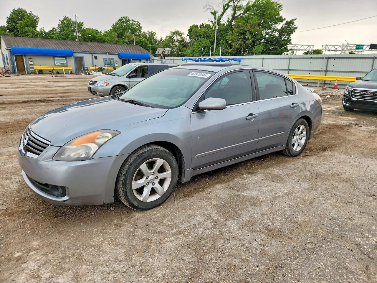 Salvage Nissan Altima Image