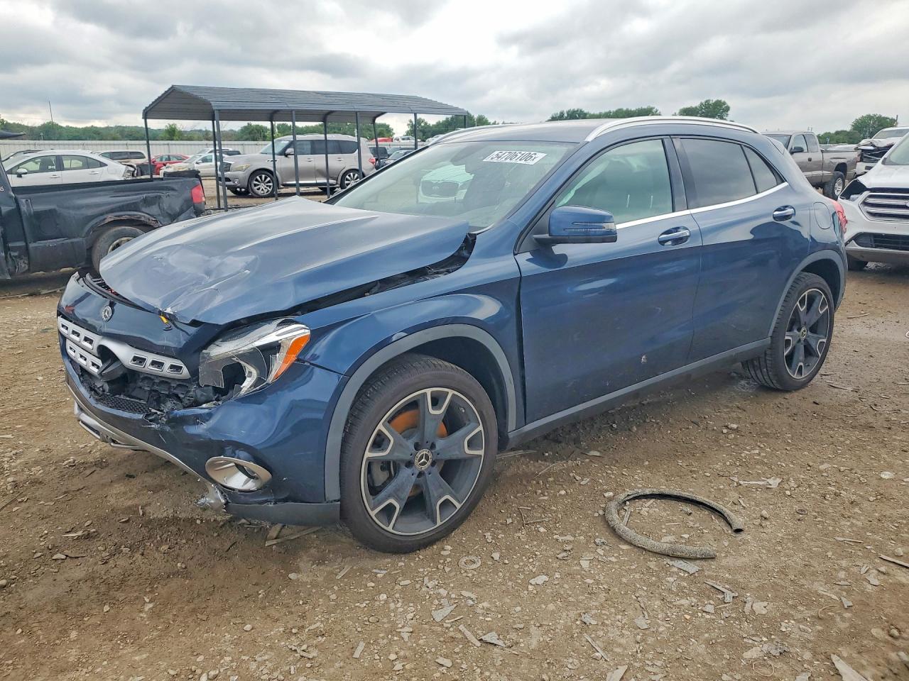 Salvage Mercedes-Benz GLA Image