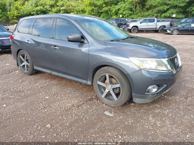 Salvage Nissan Pathfinder Image