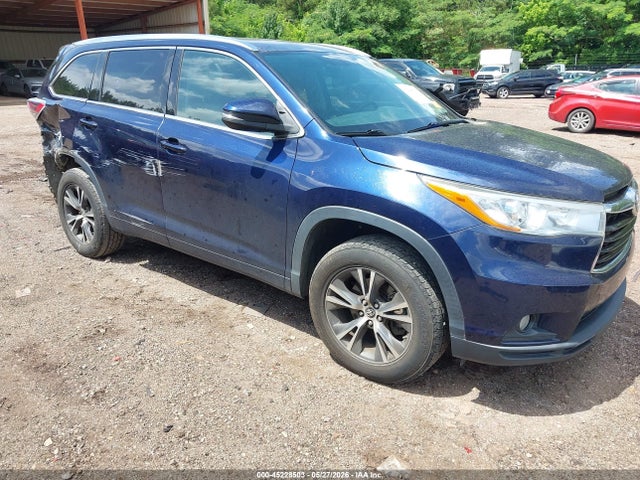 Salvage Toyota Highlander Image