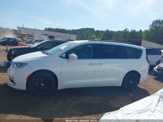 Chrysler Pacifica Touring L