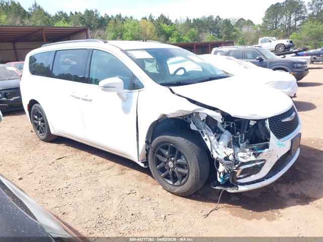 Salvage Chrysler Pacifica Image
