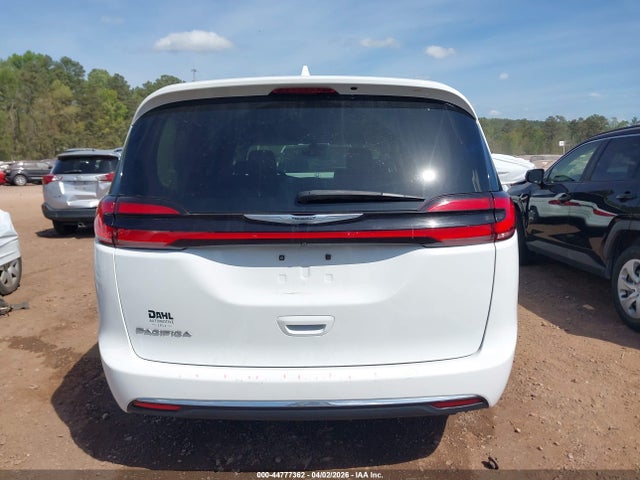 Chrysler Pacifica Touring L