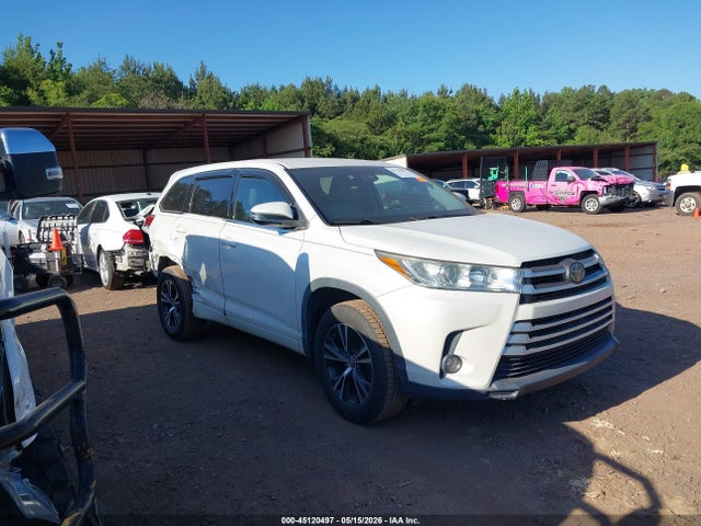 Salvage Toyota Highlander Image