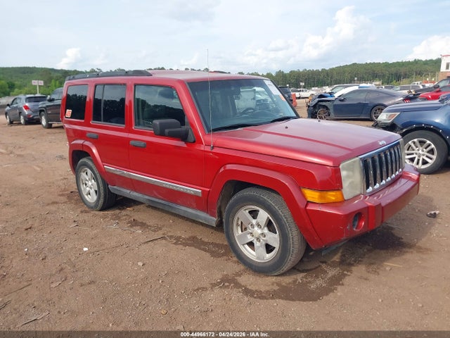 Salvage Jeep Commander Image