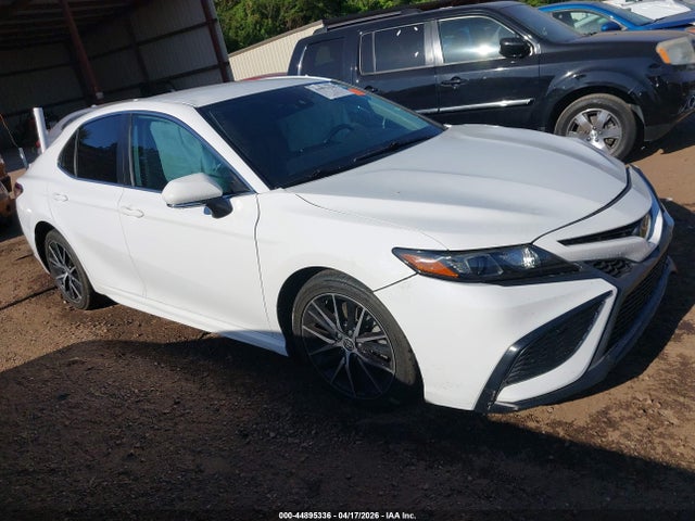 Salvage Toyota Camry Image