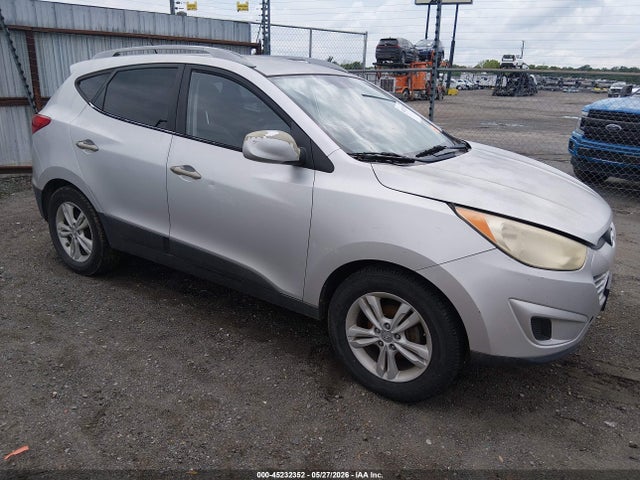 Salvage Hyundai TUCSON Image