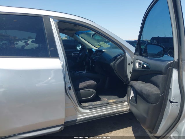 Nissan Pathfinder S