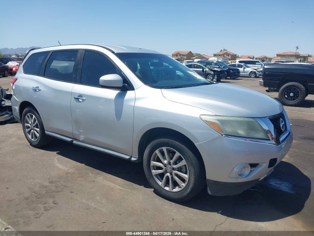 Salvage Nissan Pathfinder Image