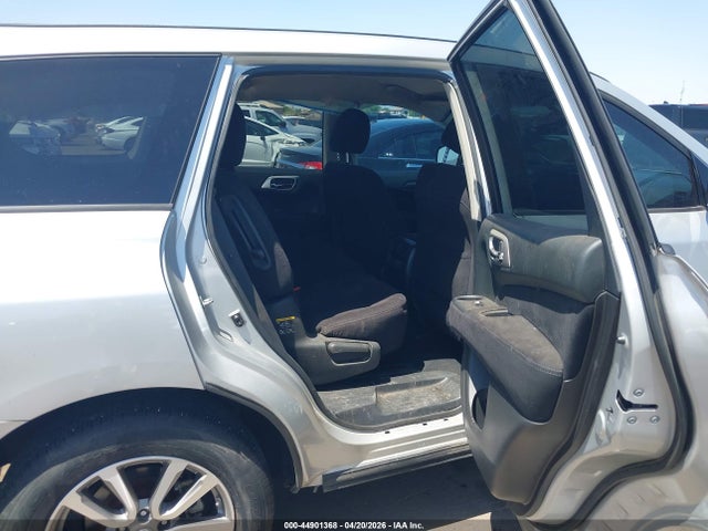 Nissan Pathfinder S