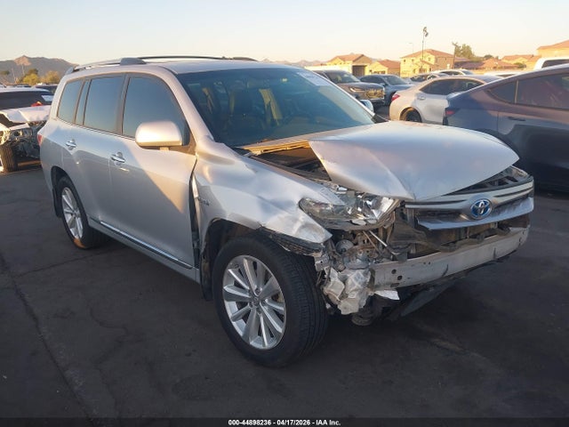 Salvage Toyota Highlander Image