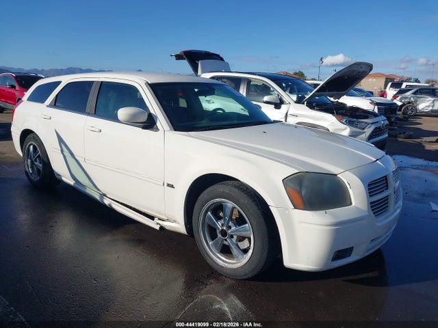 Salvage Dodge Magnum Image