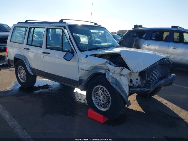 Salvage Jeep Cherokee Image