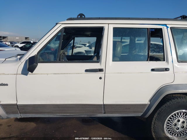 Jeep Cherokee Country
