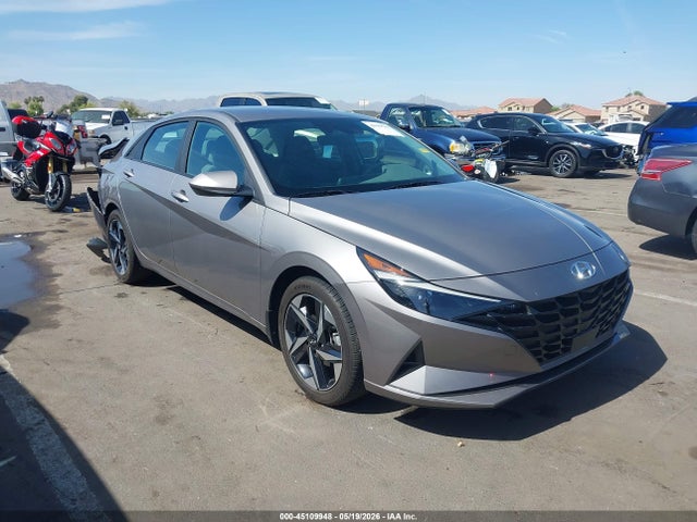 Salvage Hyundai ELANTRA Image