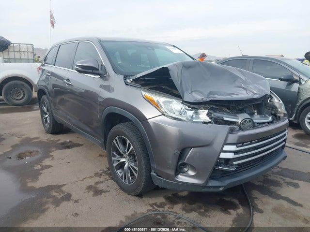 Salvage Toyota Highlander Image