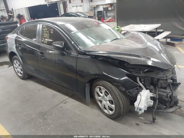 Salvage Mazda Mazda3 Image