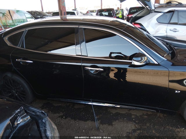 INFINITI Q70L 3.7