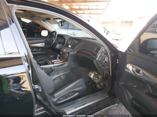 INFINITI Q70L 3.7