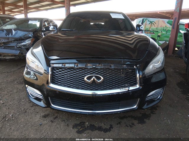 INFINITI Q70L 3.7