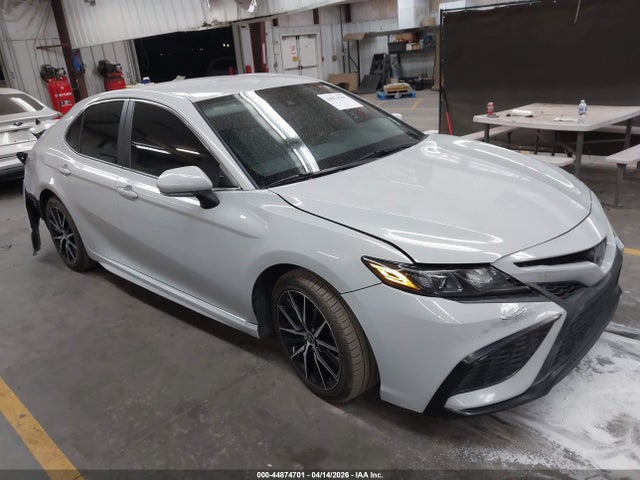 Salvage Toyota Camry Image