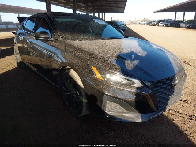 Salvage Nissan Altima Image
