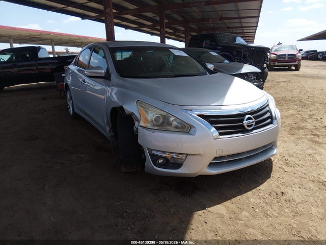 Salvage Nissan Altima Image