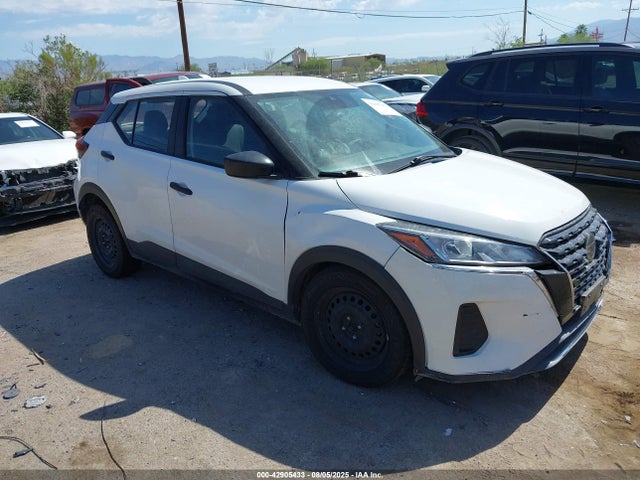 Salvage Nissan Kicks Image