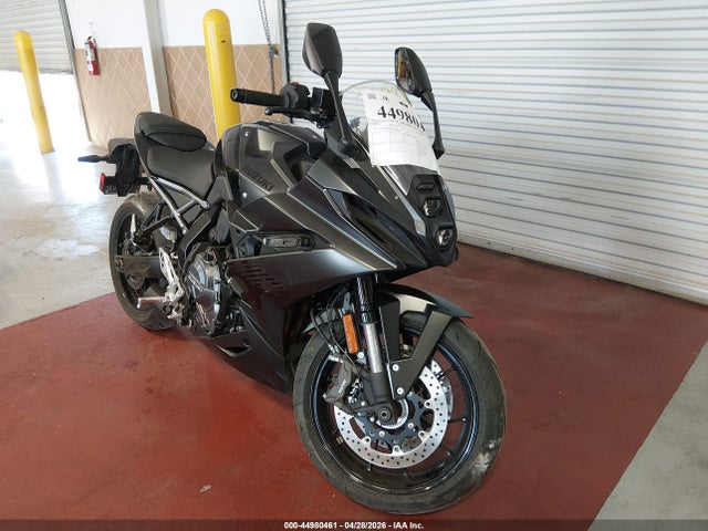 Salvage Suzuki Gsx800 Image