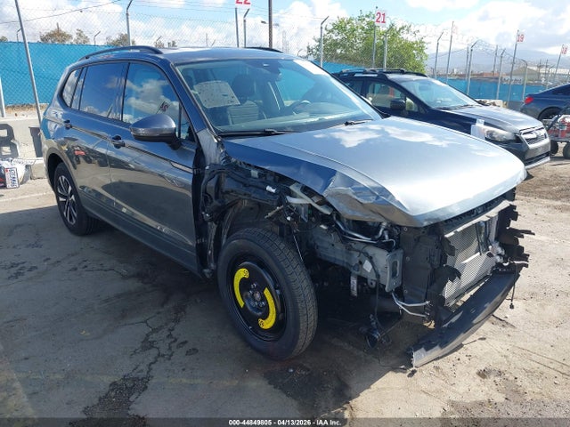 Salvage Volkswagen Tiguan Image