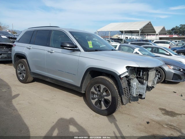 Salvage Jeep Grand Cherokee Image