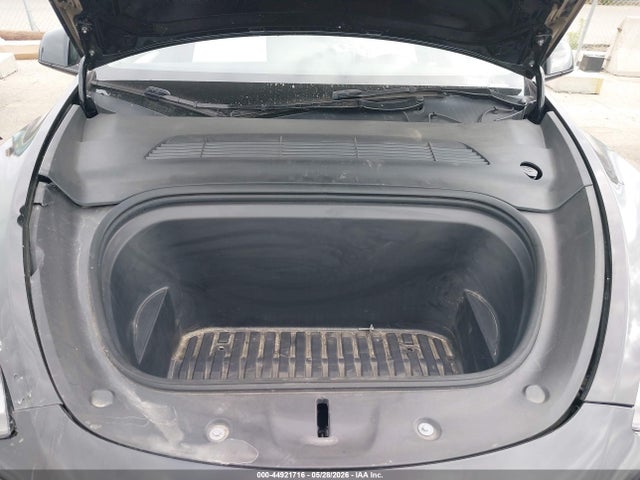 Tesla Model Y Long Range Dual Motor All-wheel Drive