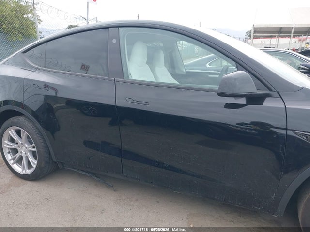 Tesla Model Y Long Range Dual Motor All-wheel Drive