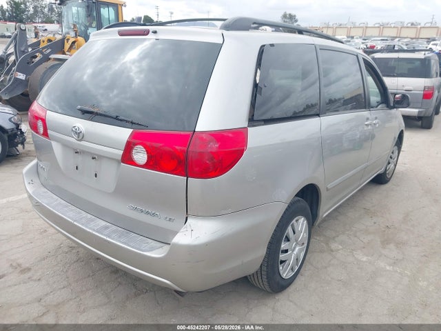 Toyota Sienna Le
