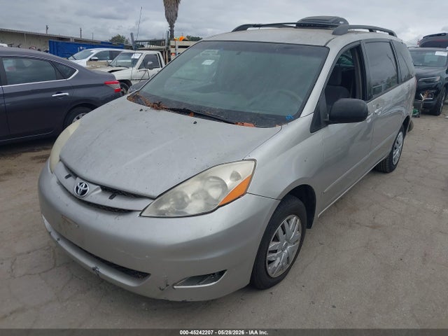 Toyota Sienna Le