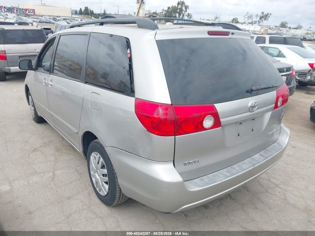 Toyota Sienna Le