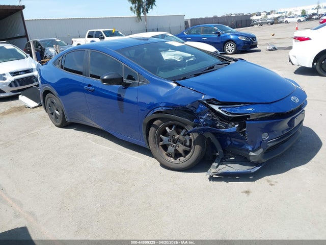 Salvage Toyota Prius Image