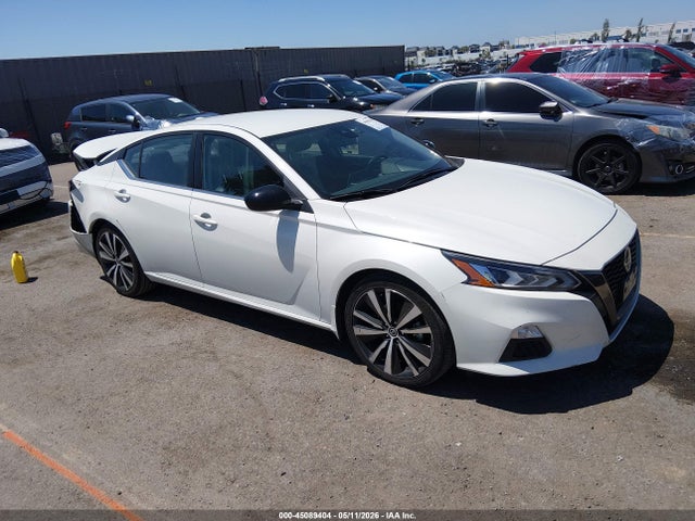 Salvage Nissan Altima Image
