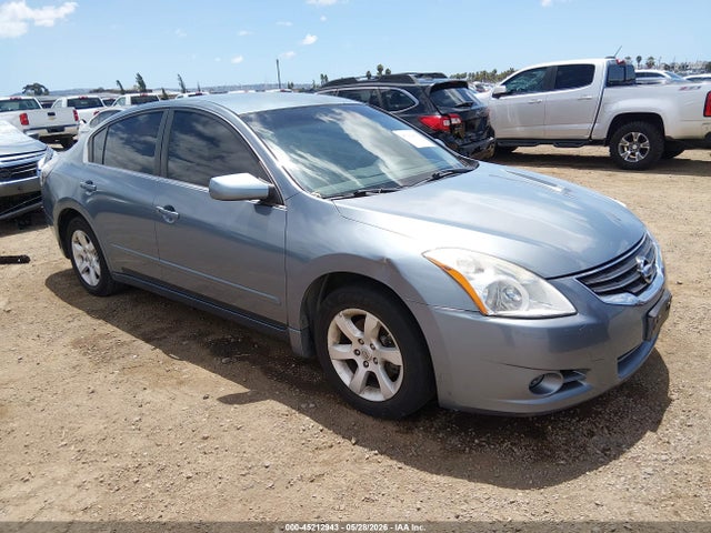Salvage Nissan Altima Image