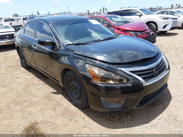Salvage Nissan Altima Image