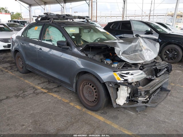 Salvage Volkswagen Jetta Image