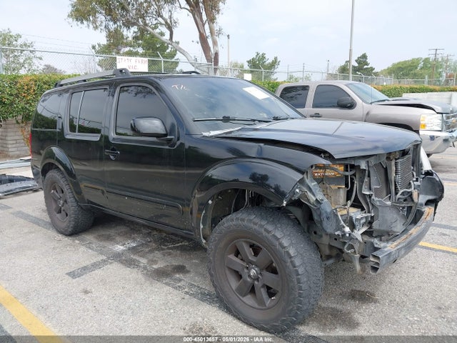 Salvage Nissan Pathfinder Image