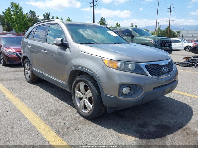 Salvage Kia Sorento Image