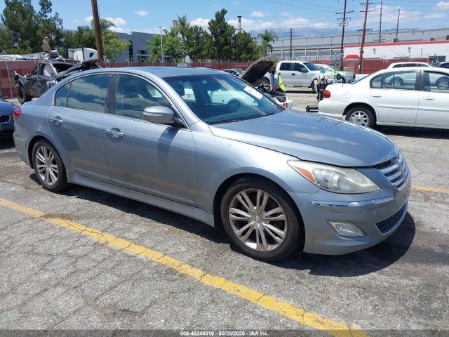 Salvage Hyundai Genesis Image