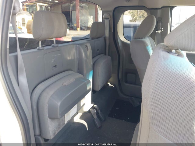 Nissan Frontier S