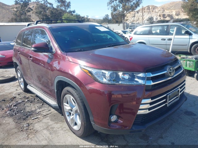 Salvage Toyota Highlander Image