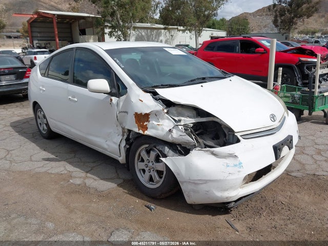Salvage Toyota Prius Image