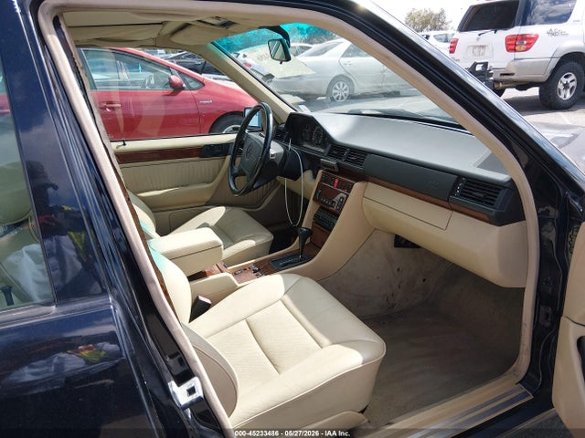 Mercedes-Benz 400 E