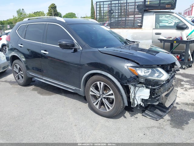 Salvage Nissan Rogue Image